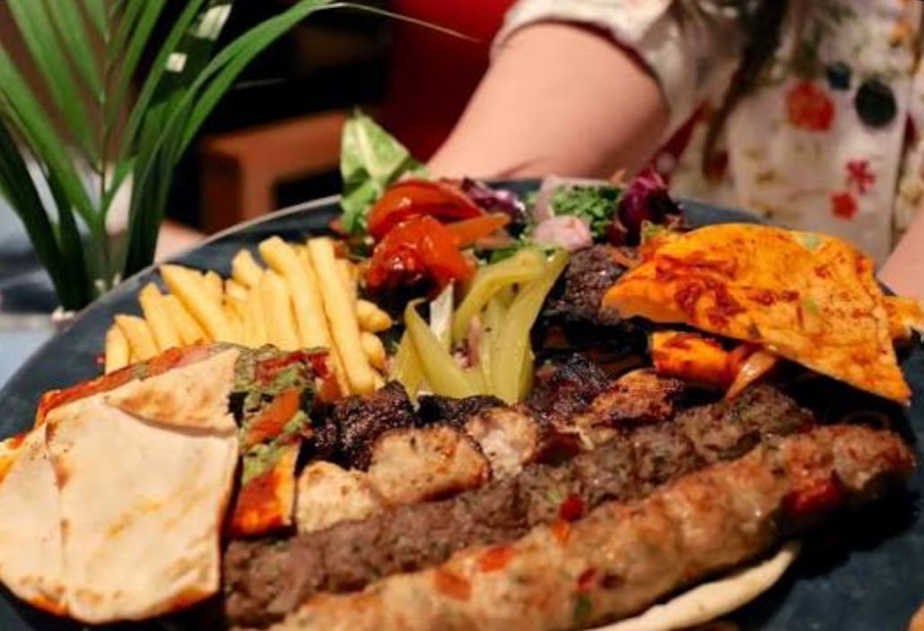 Parrillada mixta servida en Restaurant Seba